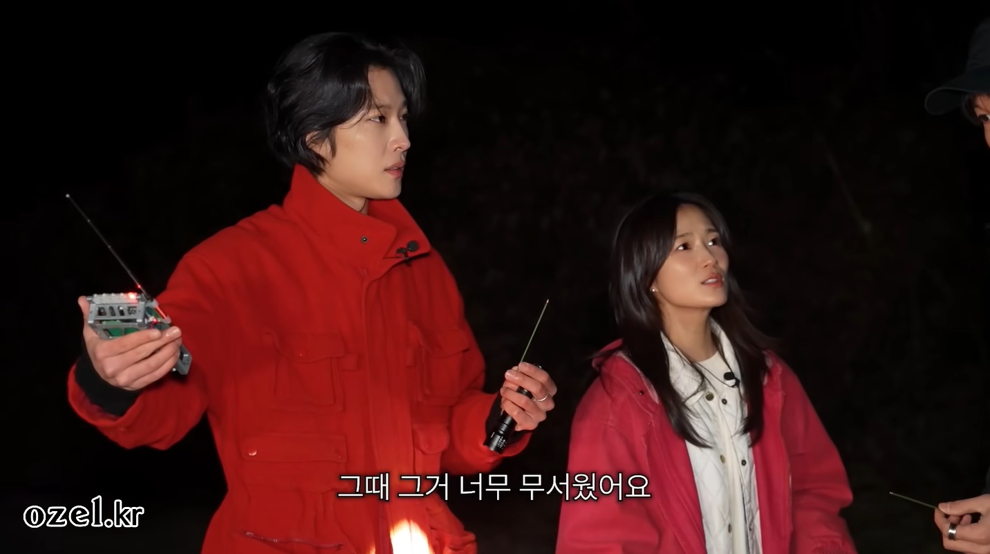 김혜윤 귀걸이 - 윤시원 공식 유튜브 오젤(Ozel) 오젤 귀걸이 착용 화보 2