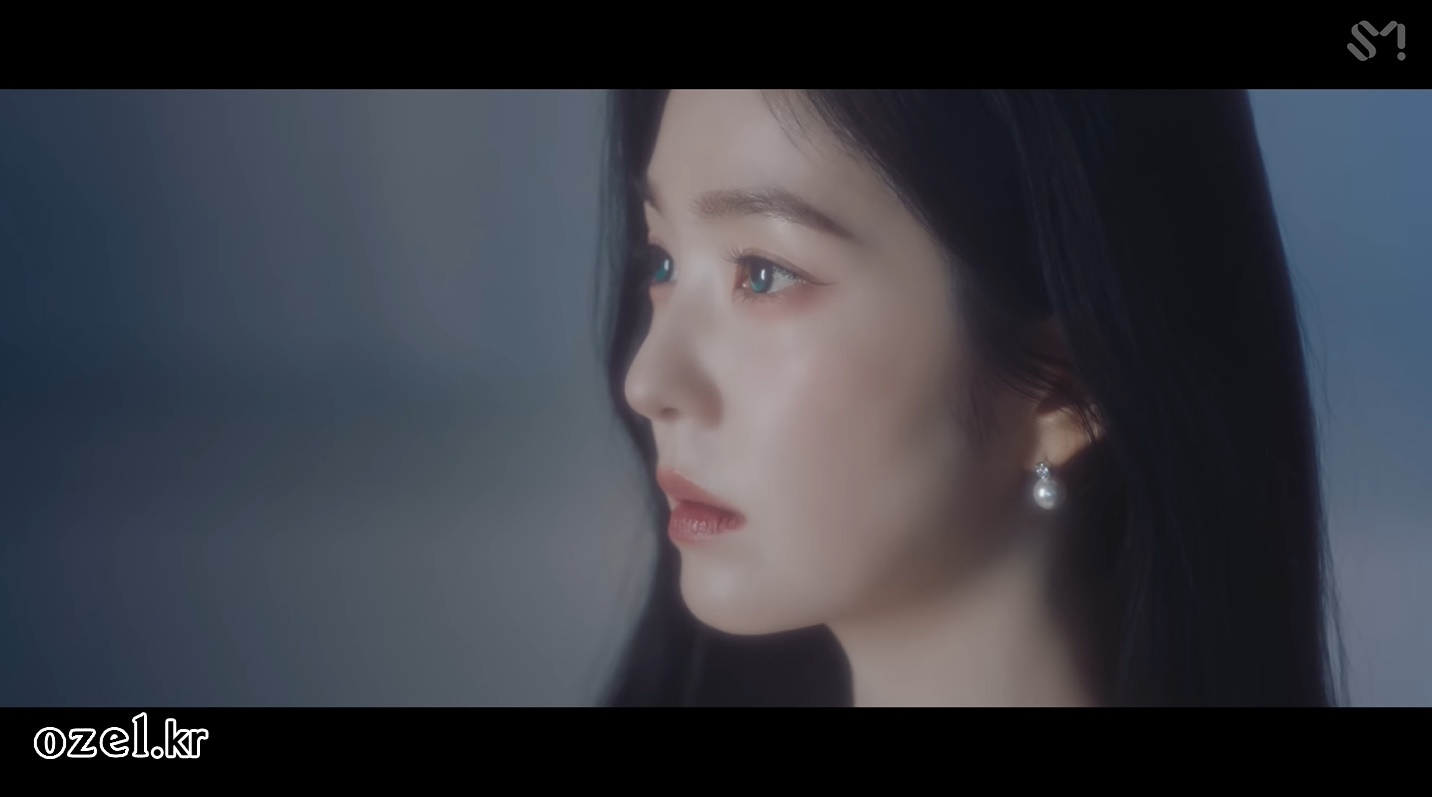 레드벨벳 아이린 귀걸이 - _Love Can Make A Way_ 스페셜 비디오 유튜브 오젤(Ozel) 오젤 귀걸이 착용 화보 3