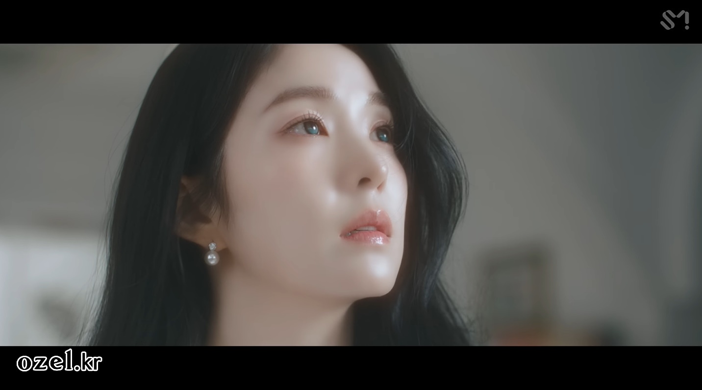 레드벨벳 아이린 귀걸이 - _Love Can Make A Way_ 스페셜 비디오 유튜브 오젤(Ozel) 오젤 귀걸이 착용 화보 4