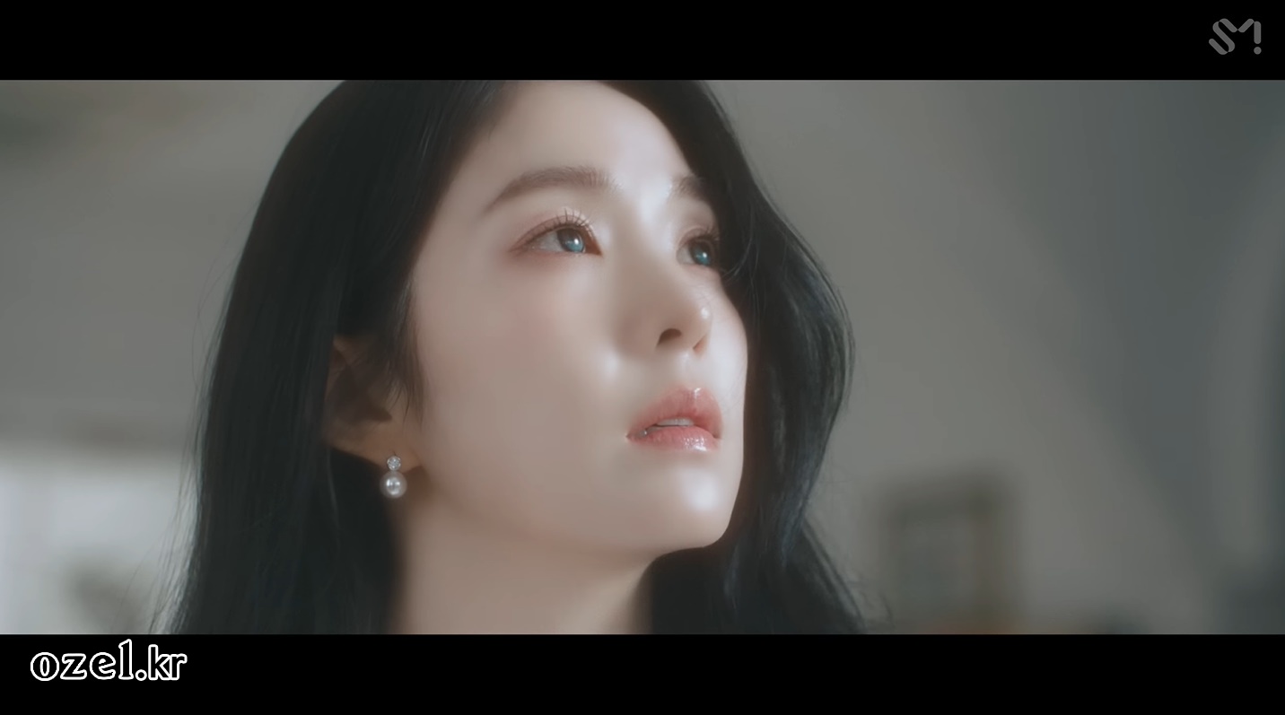 레드벨벳 아이린 귀걸이 - _Love Can Make A Way_ 스페셜 비디오 유튜브 오젤(Ozel) 오젤 귀걸이 착용 화보 5