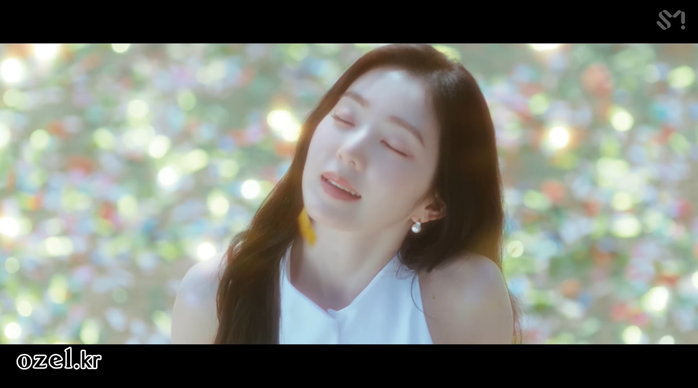 레드벨벳 아이린 귀걸이 - _Love Can Make A Way_ 스페셜 비디오 유튜브 오젤(Ozel) 오젤 귀걸이 착용 화보 8