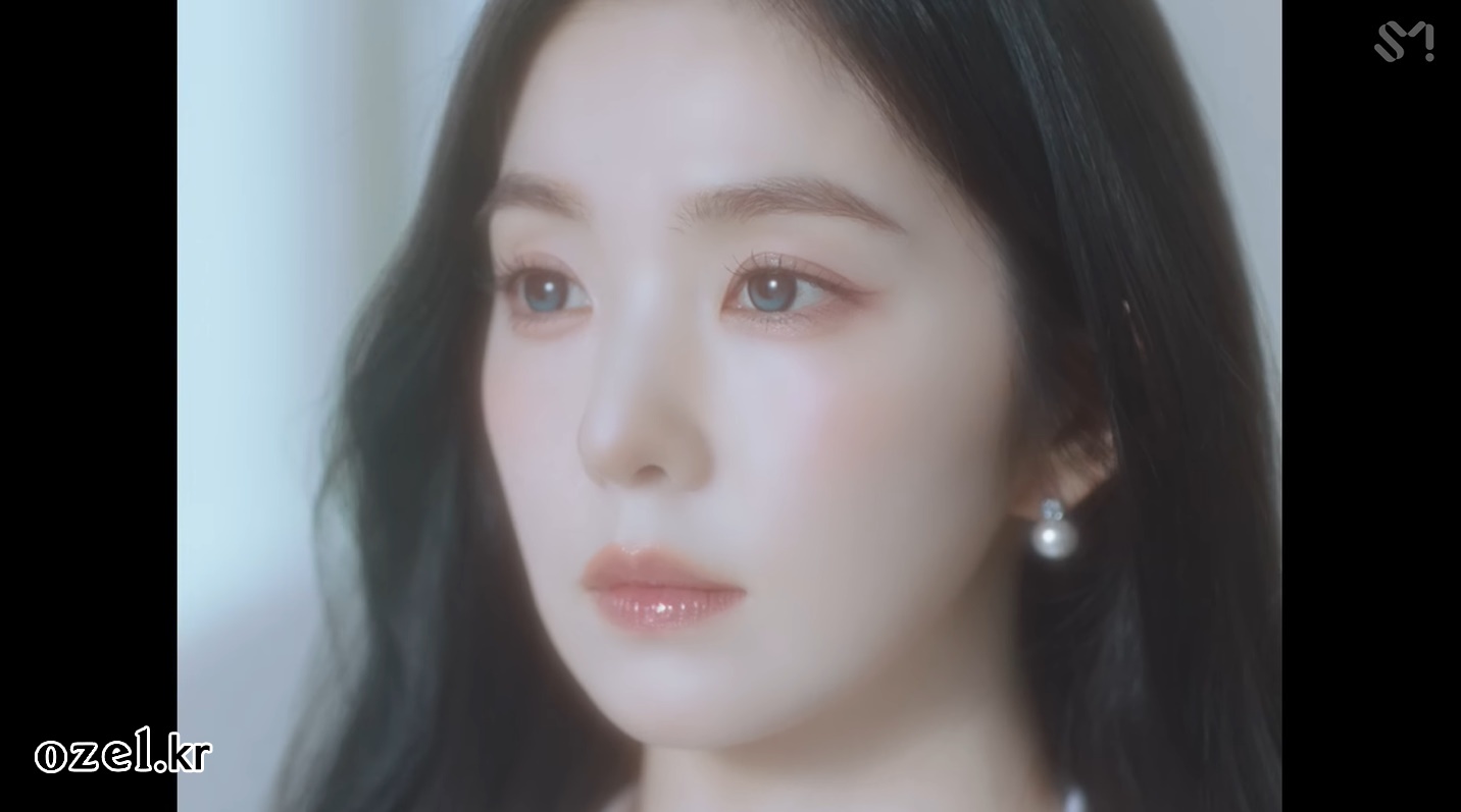 레드벨벳 아이린 귀걸이 - _Love Can Make A Way_ 스페셜 비디오 유튜브 오젤(Ozel) 오젤 귀걸이 착용 화보 9