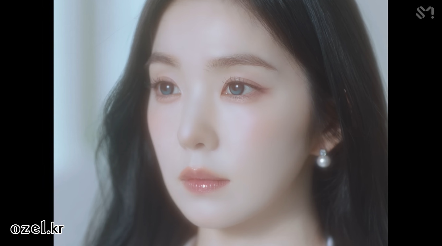 레드벨벳 아이린 귀걸이 - _Love Can Make A Way_ 스페셜 비디오 유튜브 오젤(Ozel) 오젤 귀걸이 착용 화보 10