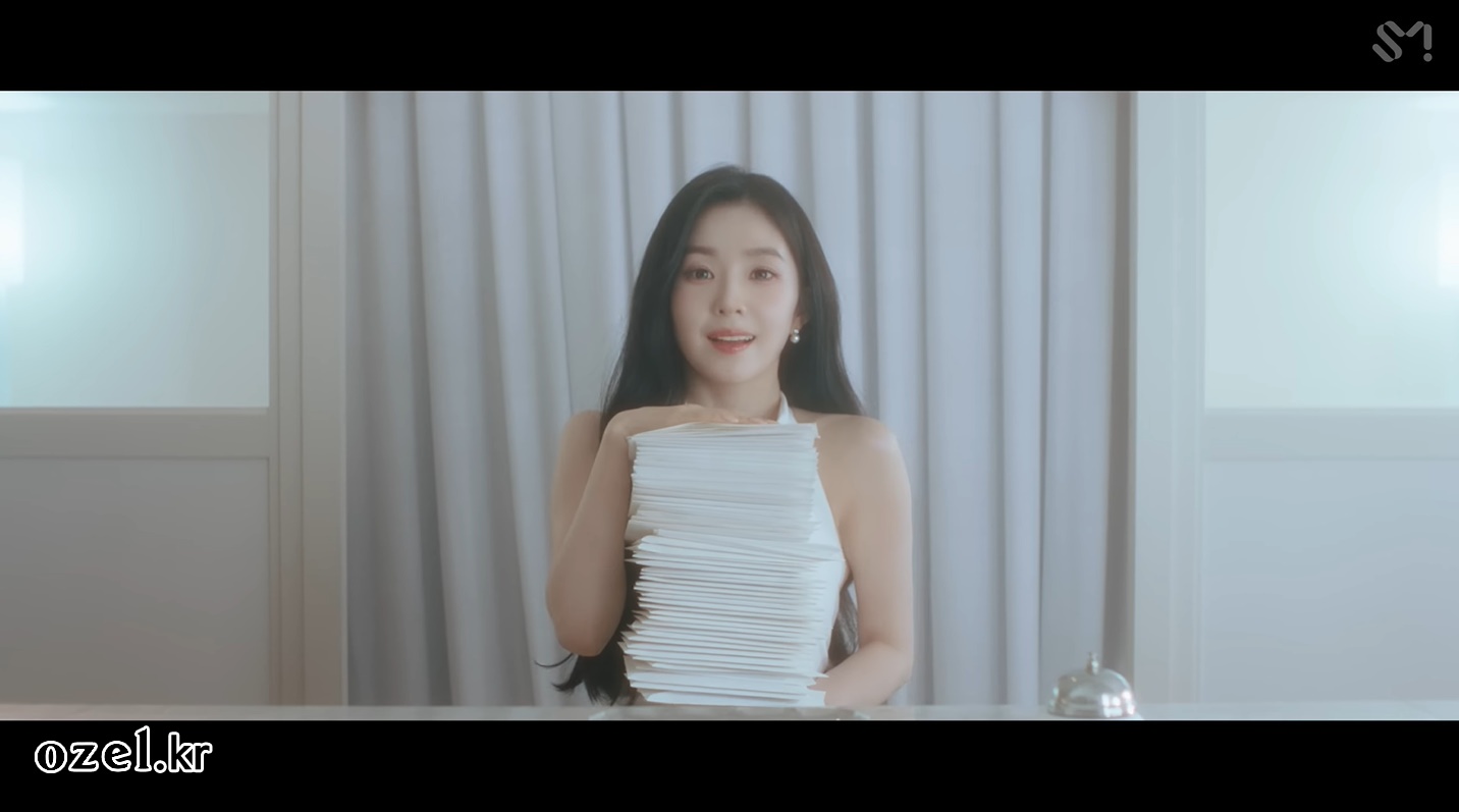 레드벨벳 아이린 귀걸이 - _Love Can Make A Way_ 스페셜 비디오 유튜브 오젤(Ozel) 오젤 귀걸이 착용 화보 11