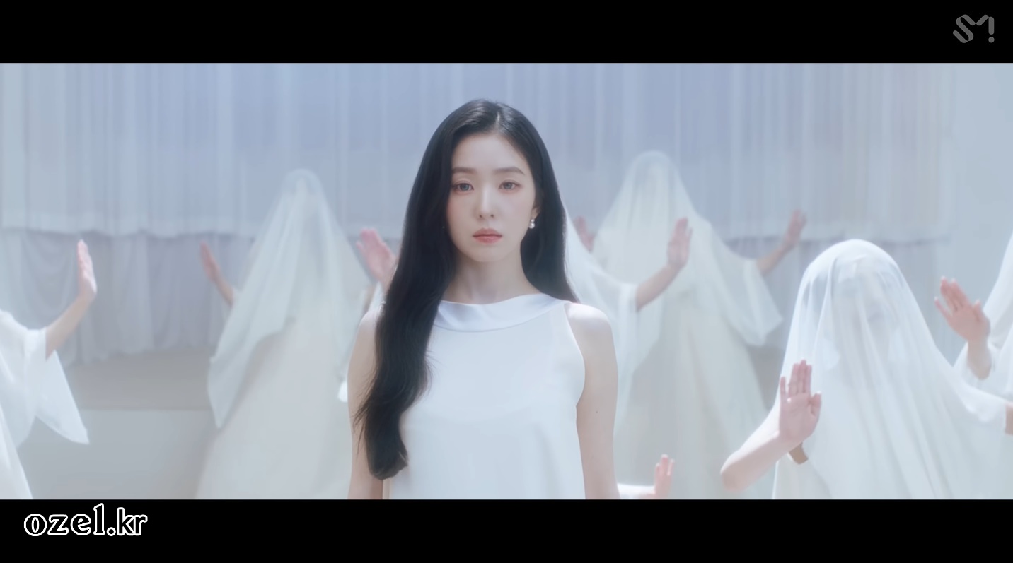 레드벨벳 아이린 귀걸이 - _Love Can Make A Way_ 스페셜 비디오 유튜브 오젤(Ozel) 오젤 귀걸이 착용 화보 13