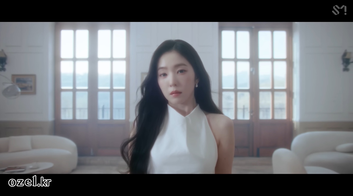 레드벨벳 아이린 귀걸이 - _Love Can Make A Way_ 스페셜 비디오 유튜브 오젤(Ozel) 오젤 귀걸이 착용 화보 14
