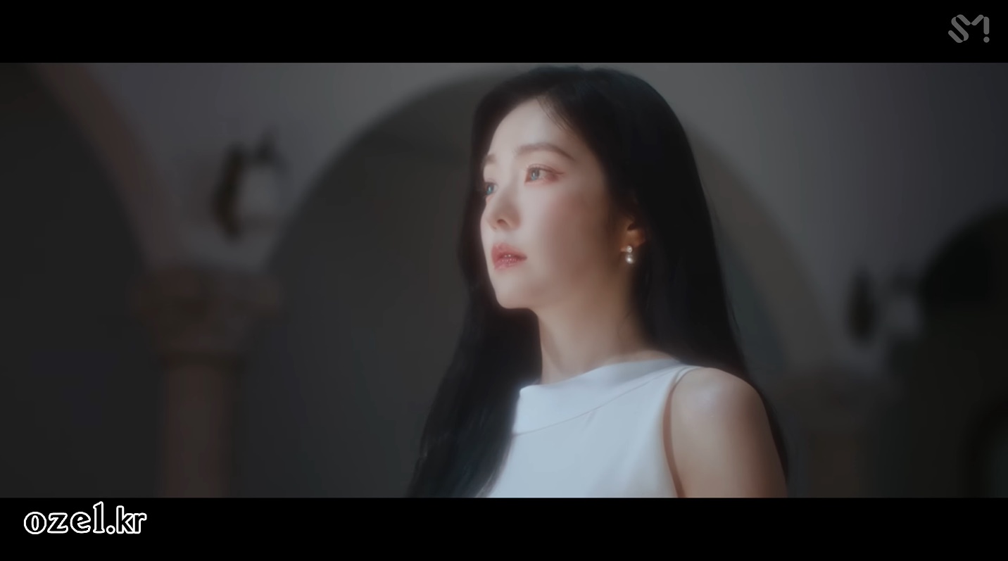 레드벨벳 아이린 귀걸이 - _Love Can Make A Way_ 스페셜 비디오 유튜브 오젤(Ozel) 오젤 귀걸이 착용 화보 15