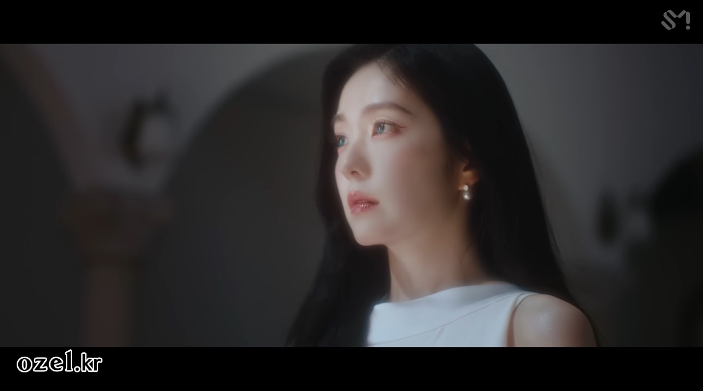 레드벨벳 아이린 귀걸이 - _Love Can Make A Way_ 스페셜 비디오 유튜브 오젤(Ozel) 오젤 귀걸이 착용 화보 16