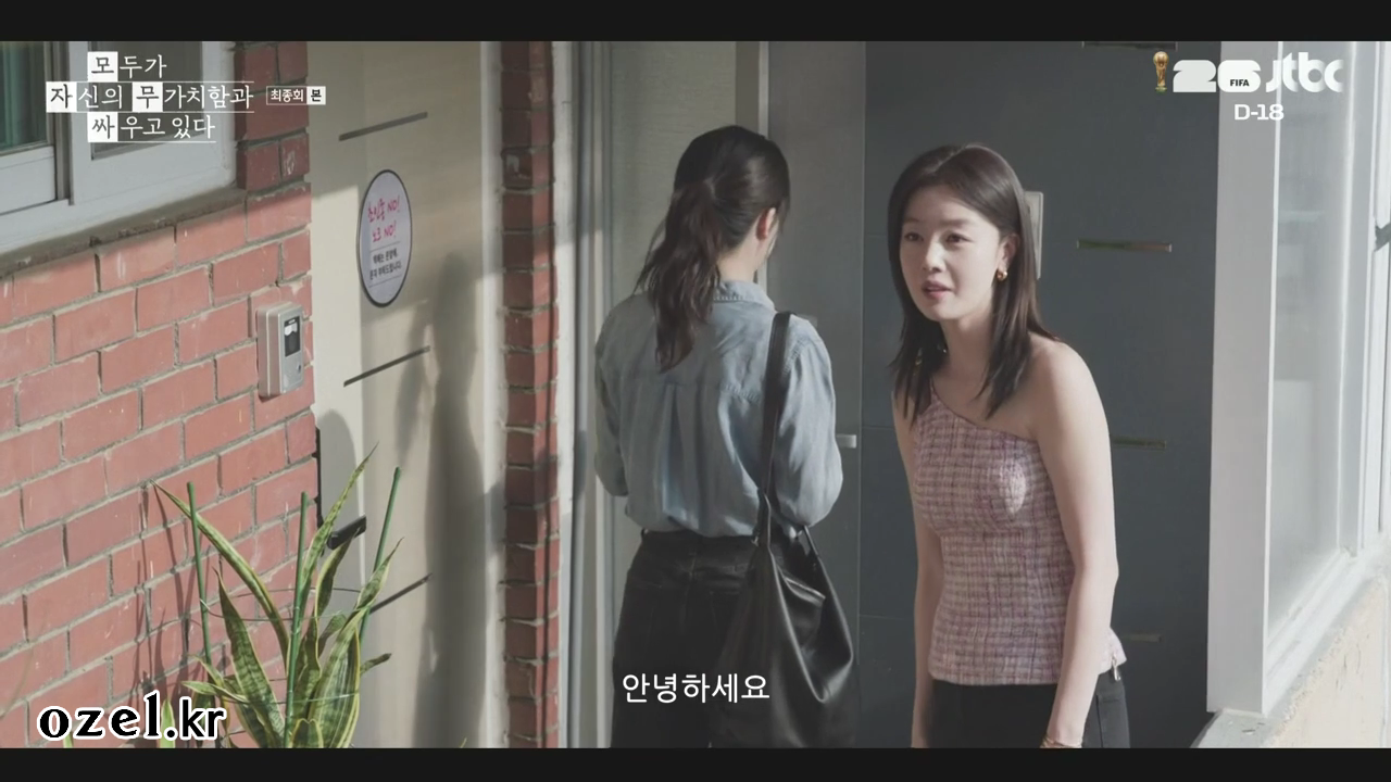 한선화 귀걸이 - JTBC 모두가 자신의 무가치함과 싸우고 있다 오젤(Ozel) 오젤 귀걸이 착용 화보 3