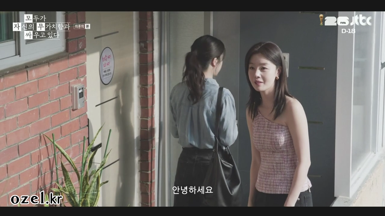 한선화 귀걸이 - JTBC 모두가 자신의 무가치함과 싸우고 있다 오젤(Ozel) 오젤 귀걸이 착용 화보 4