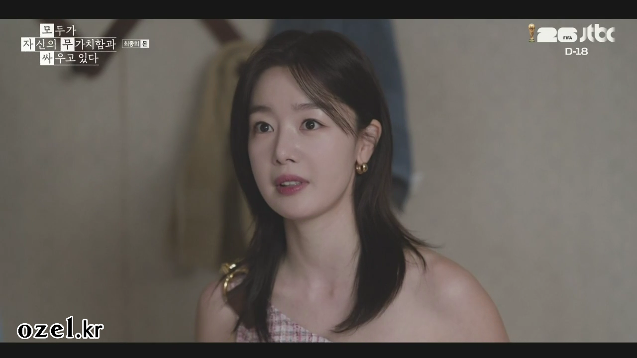 한선화 귀걸이 - JTBC 모두가 자신의 무가치함과 싸우고 있다 오젤(Ozel) 오젤 귀걸이 착용 화보 11