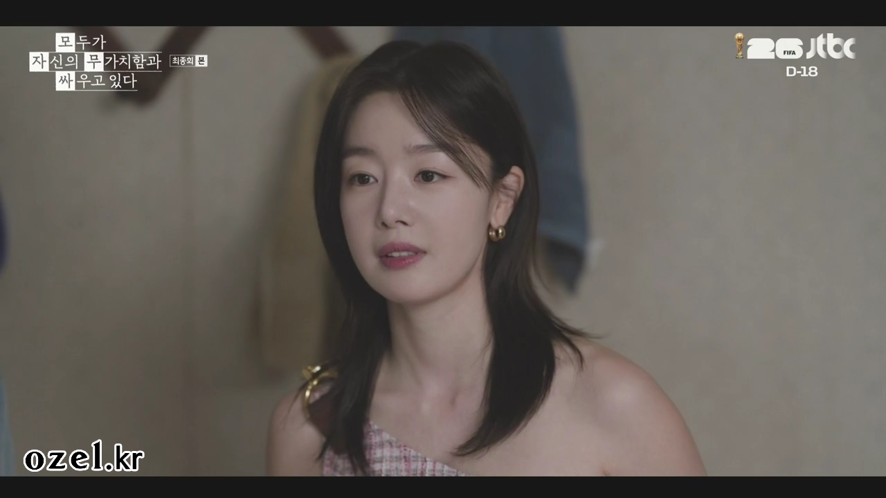 한선화 귀걸이 - JTBC 모두가 자신의 무가치함과 싸우고 있다 오젤(Ozel) 오젤 귀걸이 착용 화보 12