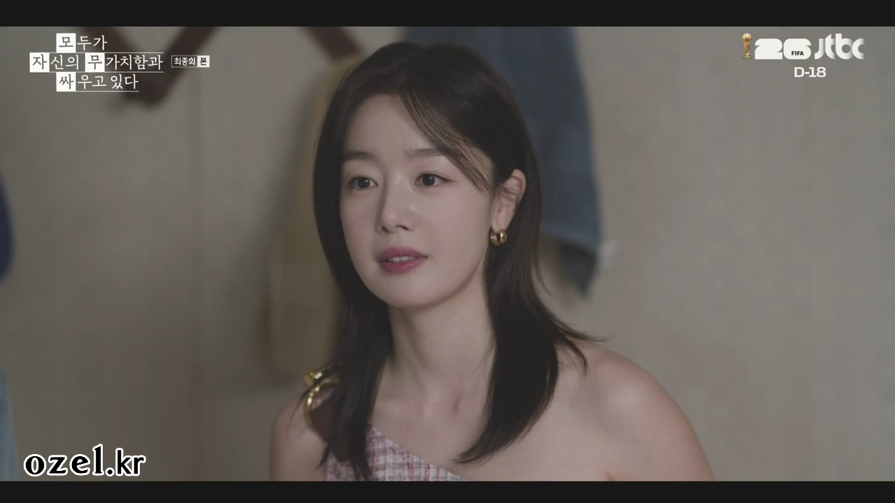 한선화 귀걸이 - JTBC 모두가 자신의 무가치함과 싸우고 있다 오젤(Ozel) 오젤 귀걸이 착용 화보 13