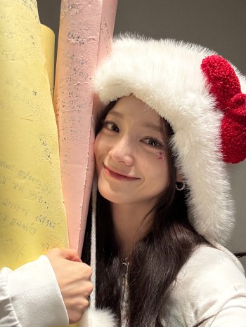 김세정 공식 인스타그램에서 포착된 귀걸이, 해외 반응이 더 뜨거웠다