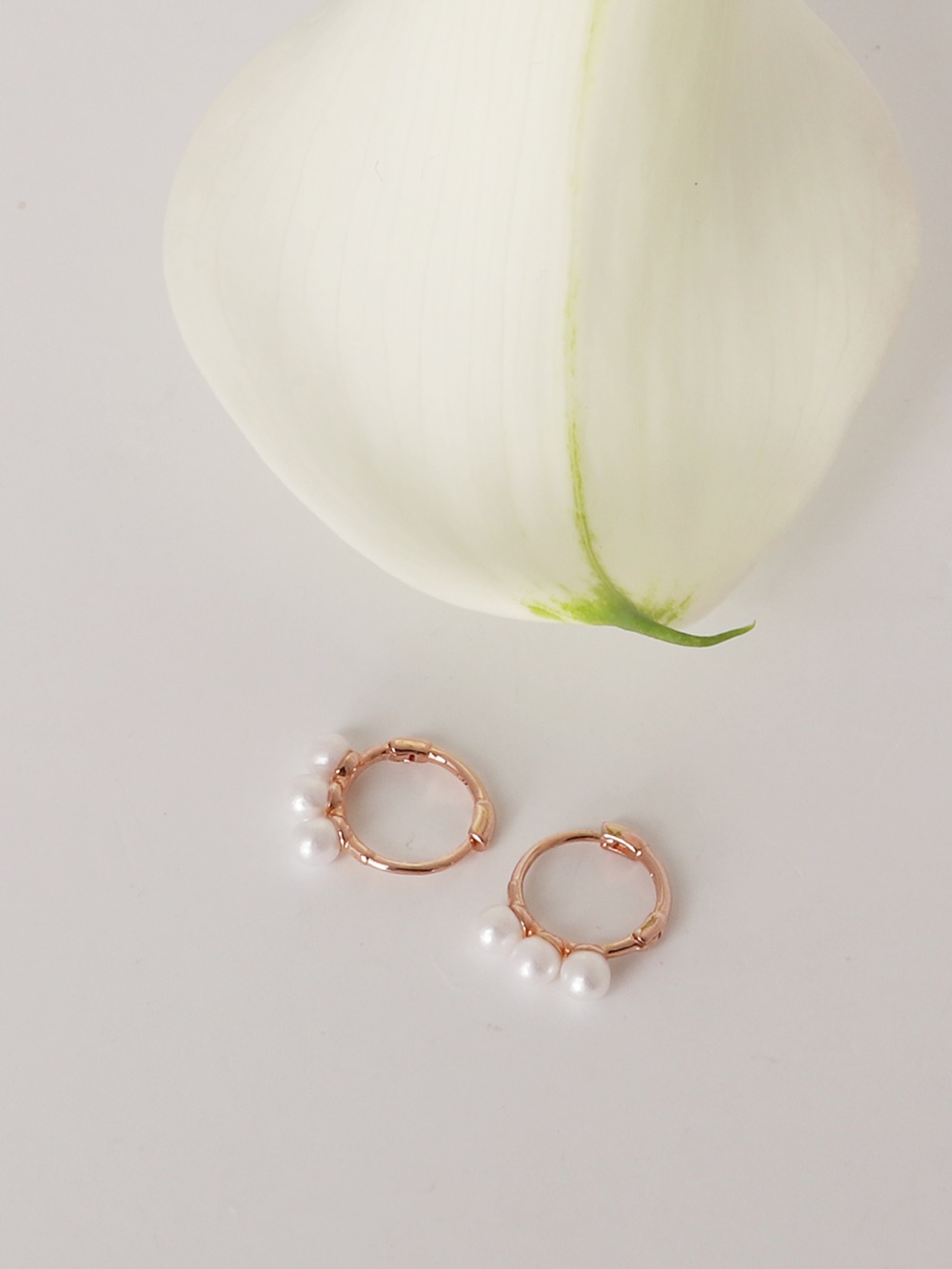 Silver925 Mini 3 Pearl Setting Rosegold Huggie Earrings PS144E