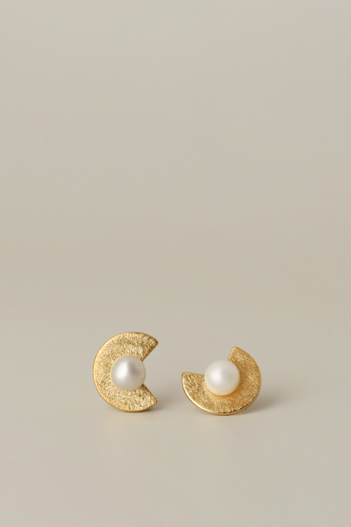 Fresh Water Pearl Freecurve Matt Texture Coin Objet Earrings PB069E