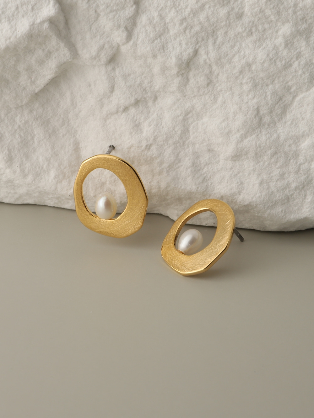 Fresh Water Pearl Freecurve Matt Texture Coin Objet Earrings PB070E