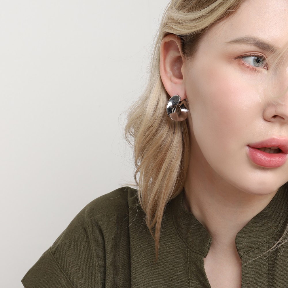 [Celeb Pick] Wave Metal Band Earrings PB102E